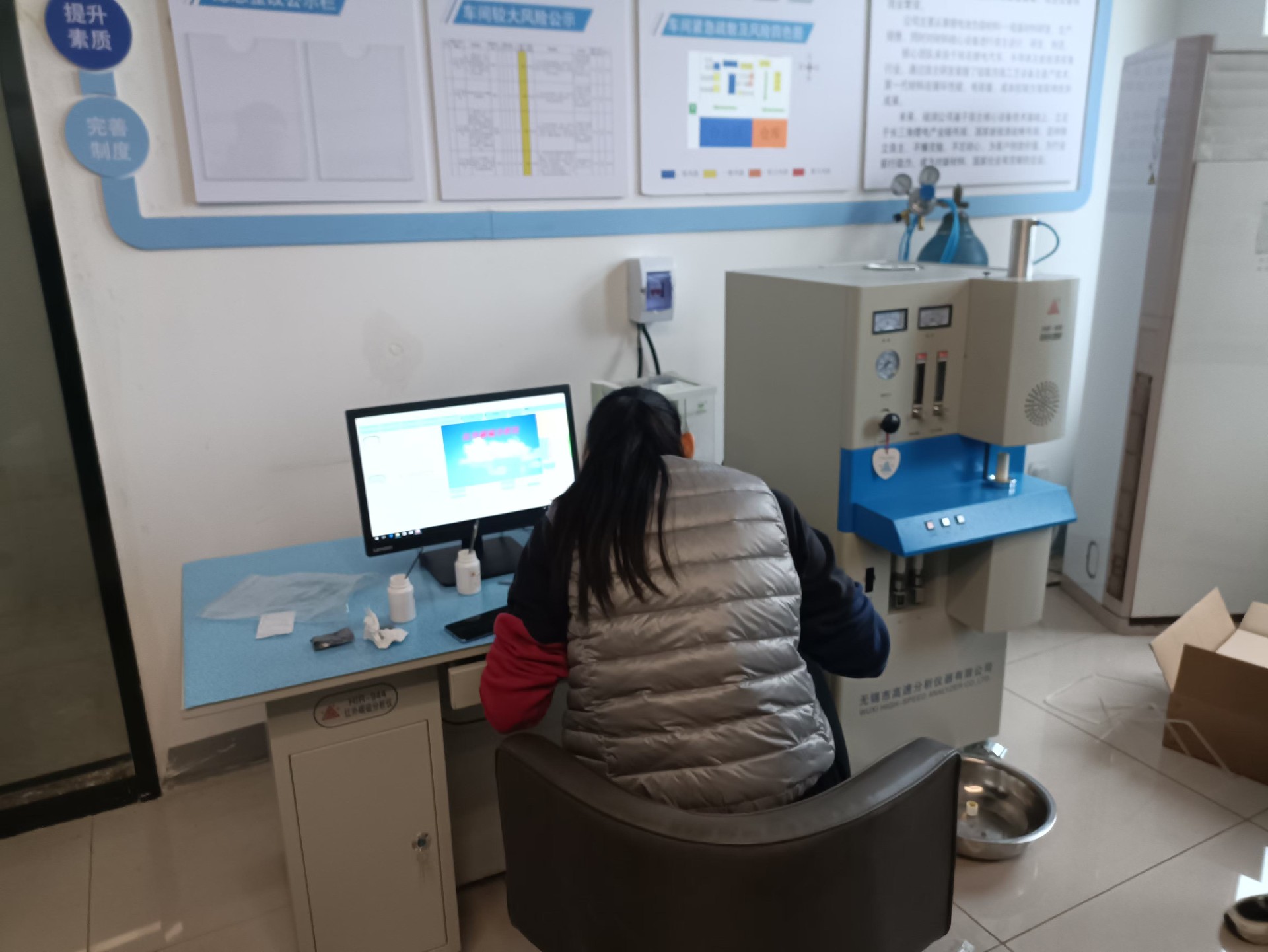 硅潤安裝調試現場.jpg